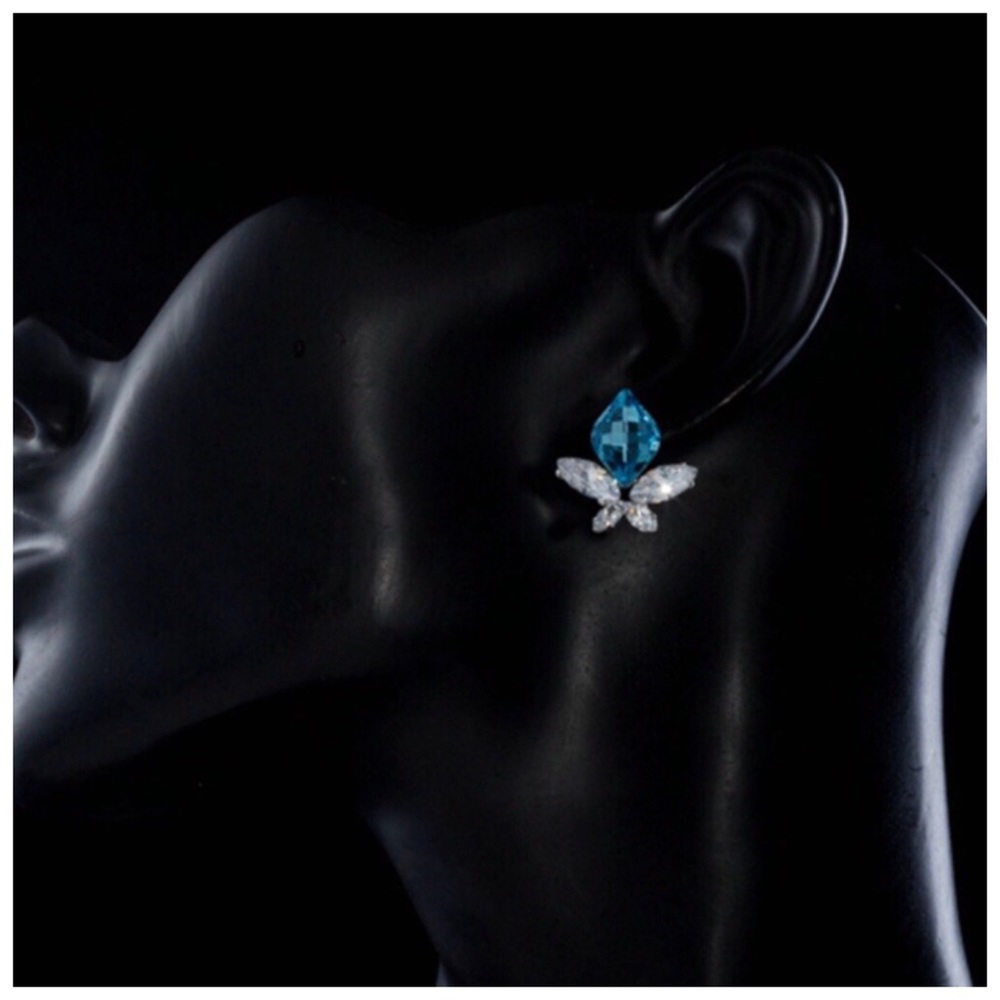 🌺 Swarovski Crystals The Elitha Blossom Earrings - Picture 3 of 3